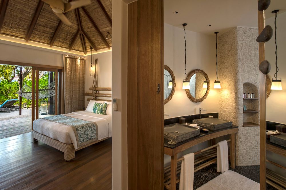 Beach Villa, Constance Moofushi 5*