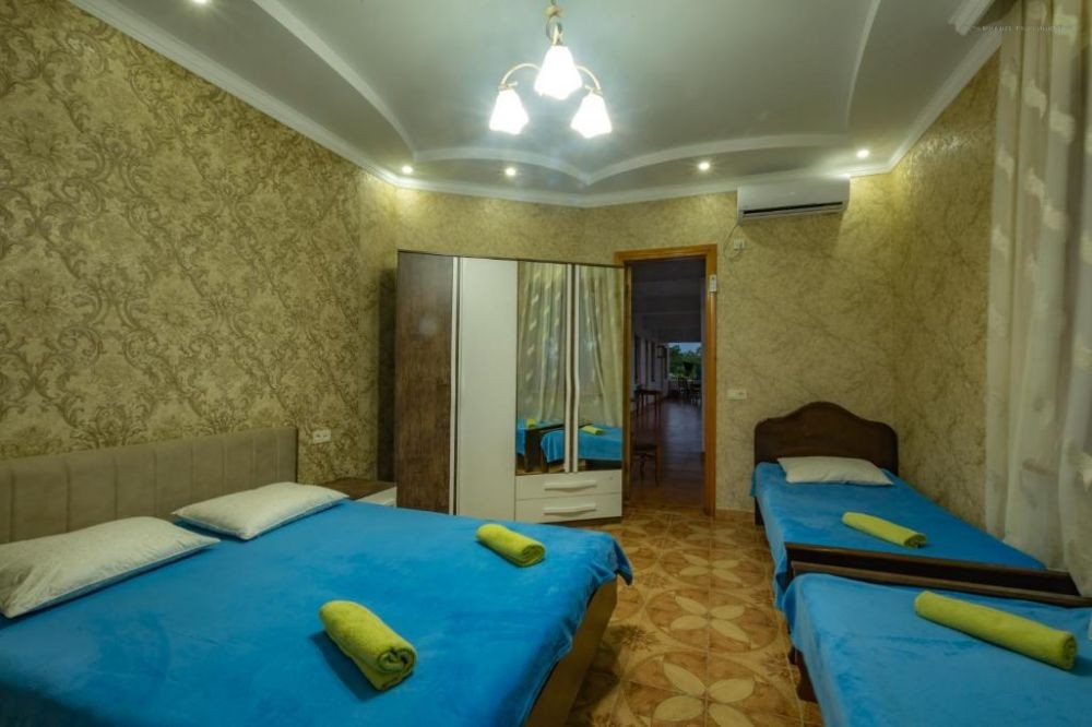 Quadriple White/Yellow/Old House, Seaside Kobuleti Hotel 3*