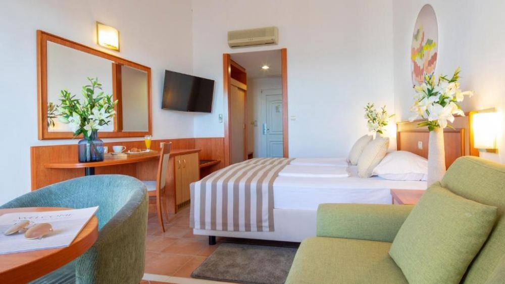 Superior Room With Balcony/ Sea Side, Bluesun Hotel Afrodita 4*