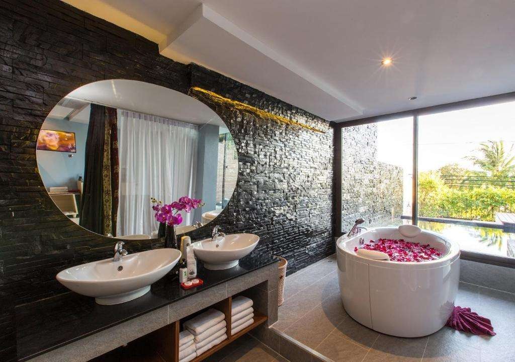 Superior jacuzzi suite, Indochine Resort & Villas 4*