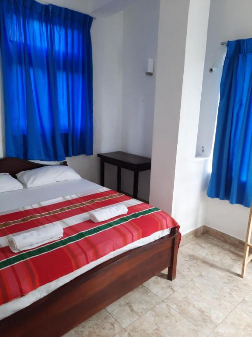 Budjet Room Non A/C, White Surfing Habaraduwa 1*