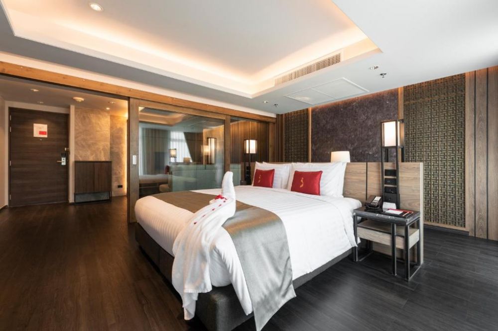 One Bedroom Suite, Ramada Plaza By Wyndham Chao Fah 5*