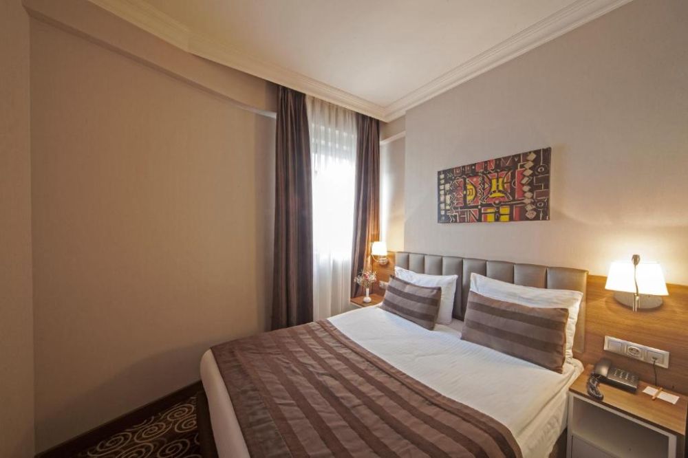 Standard DBL/TRPL, Delta Hotel Istanbul 4*