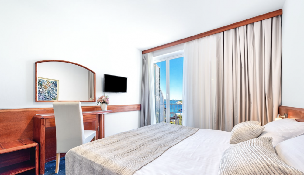 Standard Double or Twin Room with Balcony and Sea View, Komodor 3*