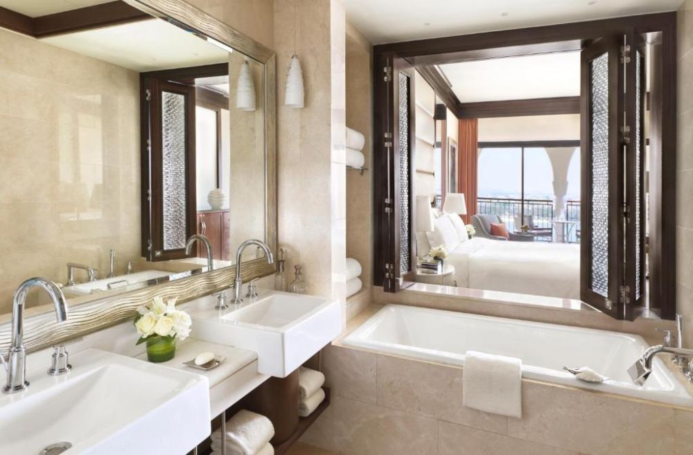 Executive Suite, The Ritz Carlton Abu Dhabi Grand Canal 5*