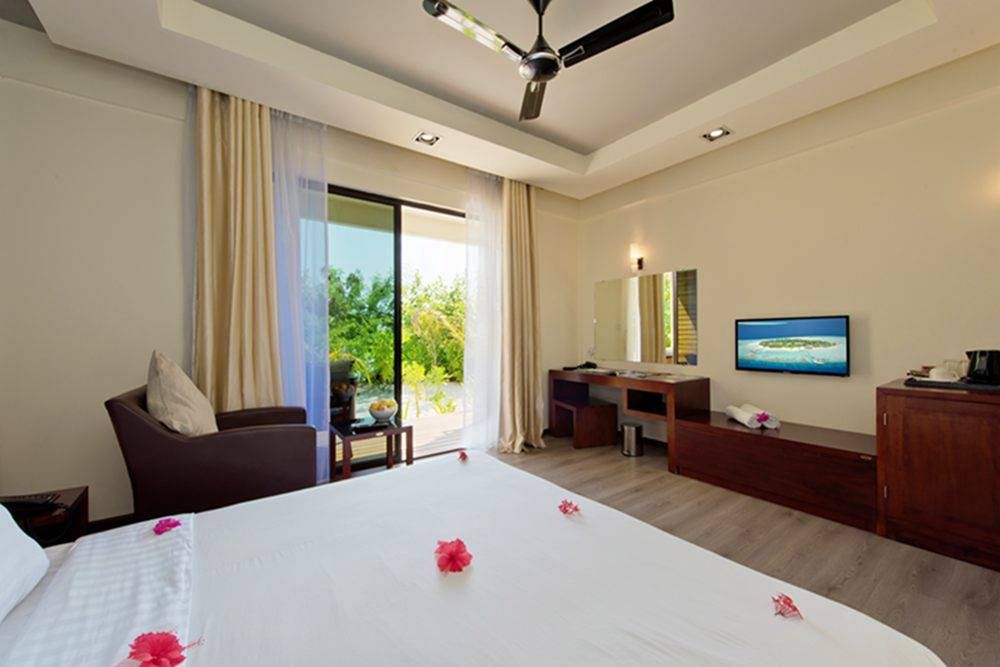 Beach Club Room, Eriyadu Island Resort 4*