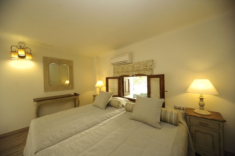 Maisonette, Pepi Boutique | Adults Only 16+ 4*