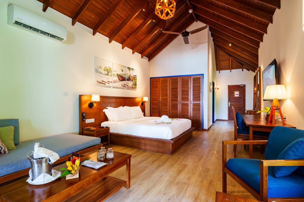 Deluxe Beach Villa, Reethi Faru Resort 4*