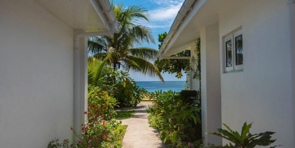 Queen Garden Room, Le Nautique Luxury Beachfront Apartment 