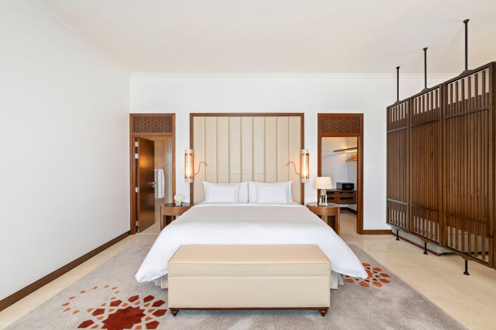 One-Bedroom Deluxe Suite, Rixos Marina Abu Dhabi 5*