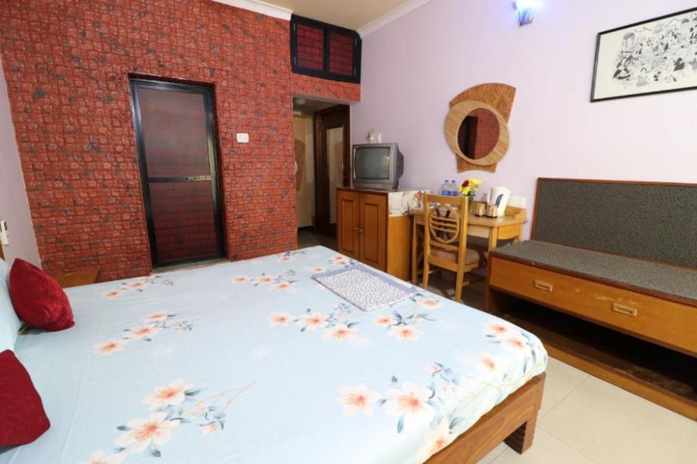 Deluxe AC, Mama Mids Home Goa 2*