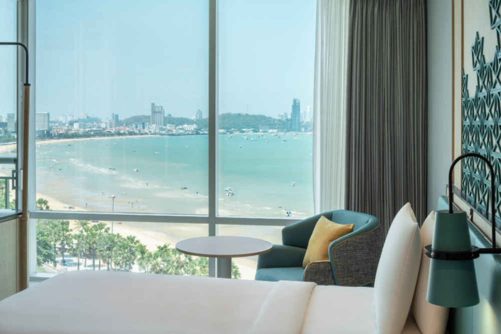 Premium Pattaya Beach View, Holiday Inn Pattaya 5*