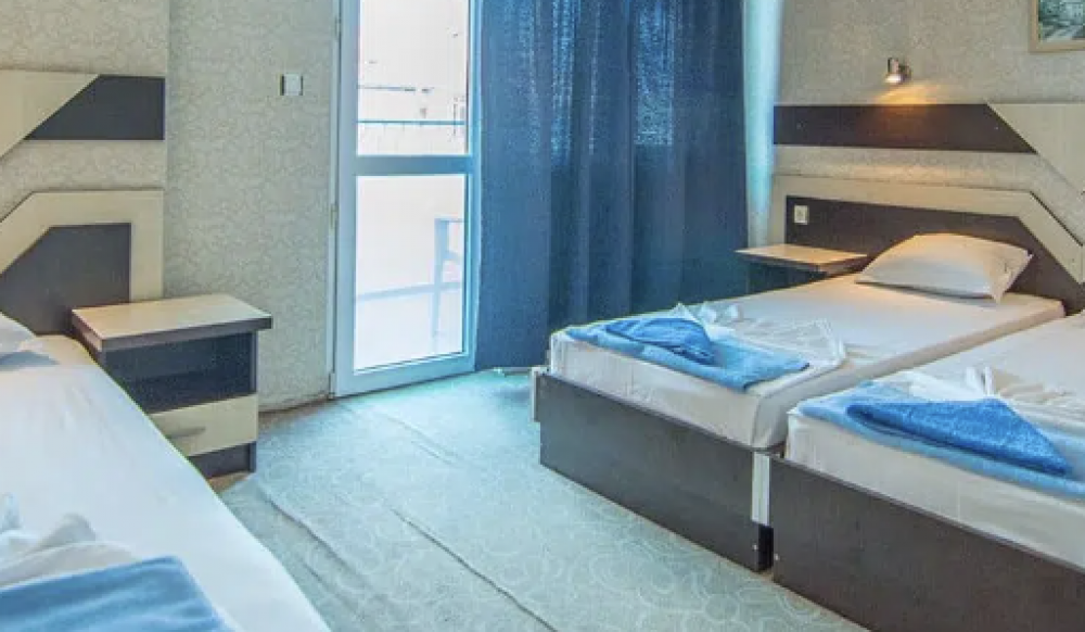 Triple Room, Elvira 2*