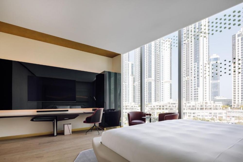 Aura Room, ME Dubai 5*