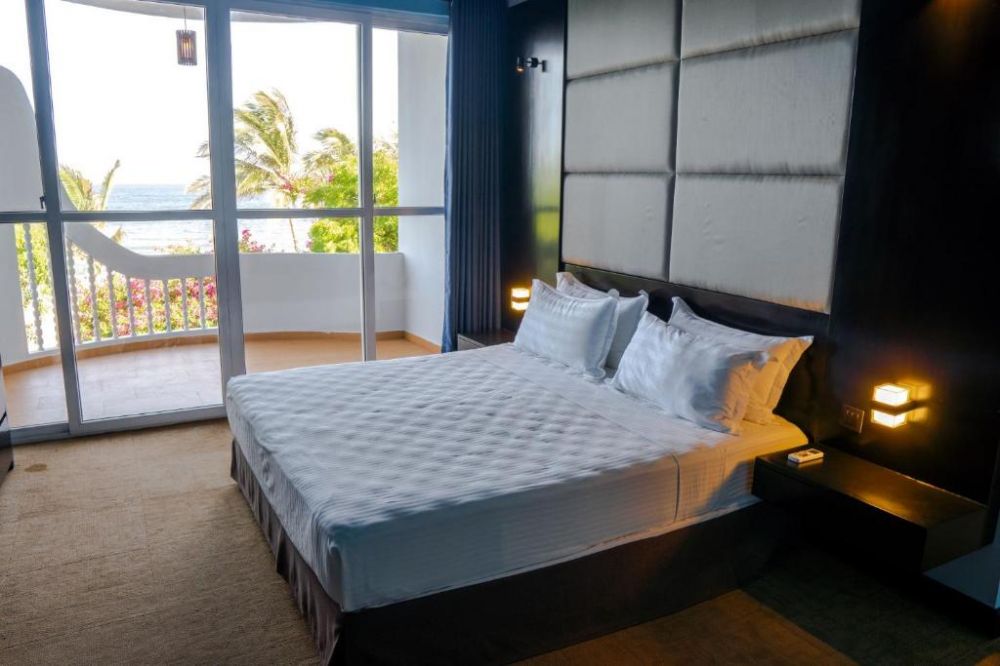 Deluxe Room with Balcony and Sea View, Peacock Beach Resort & SPA 4*