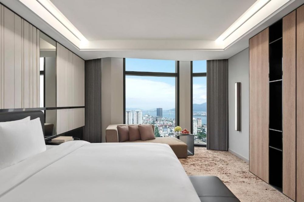 One-Bedroom Suite with River View - Lounge Access, Crowne Plaza Danang City Center 5*