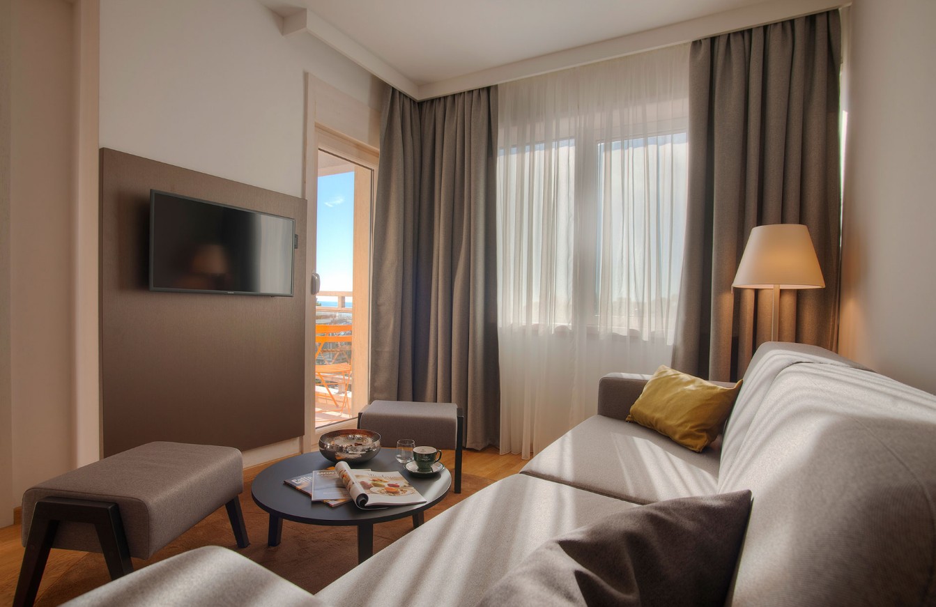 Deluxe, Fontana Budva 4*