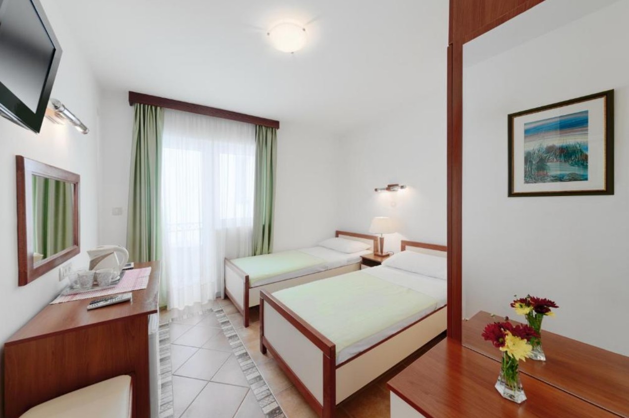 Double Room, Ivona 3*