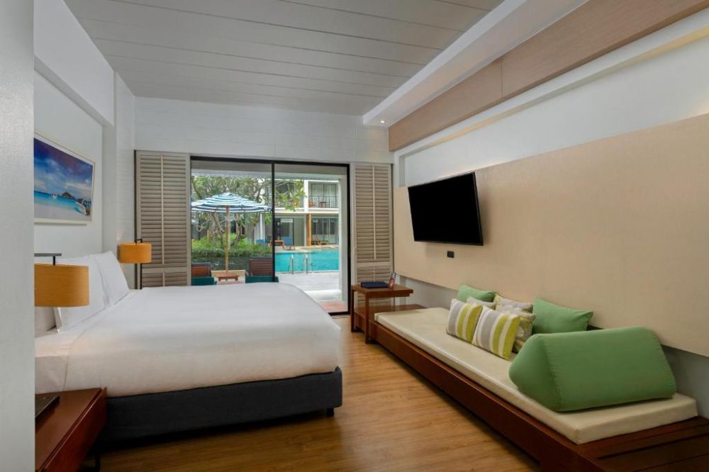 Deluxe Poolside Room, DoubleTree by Hilton Phuket Banthai Resort 4*