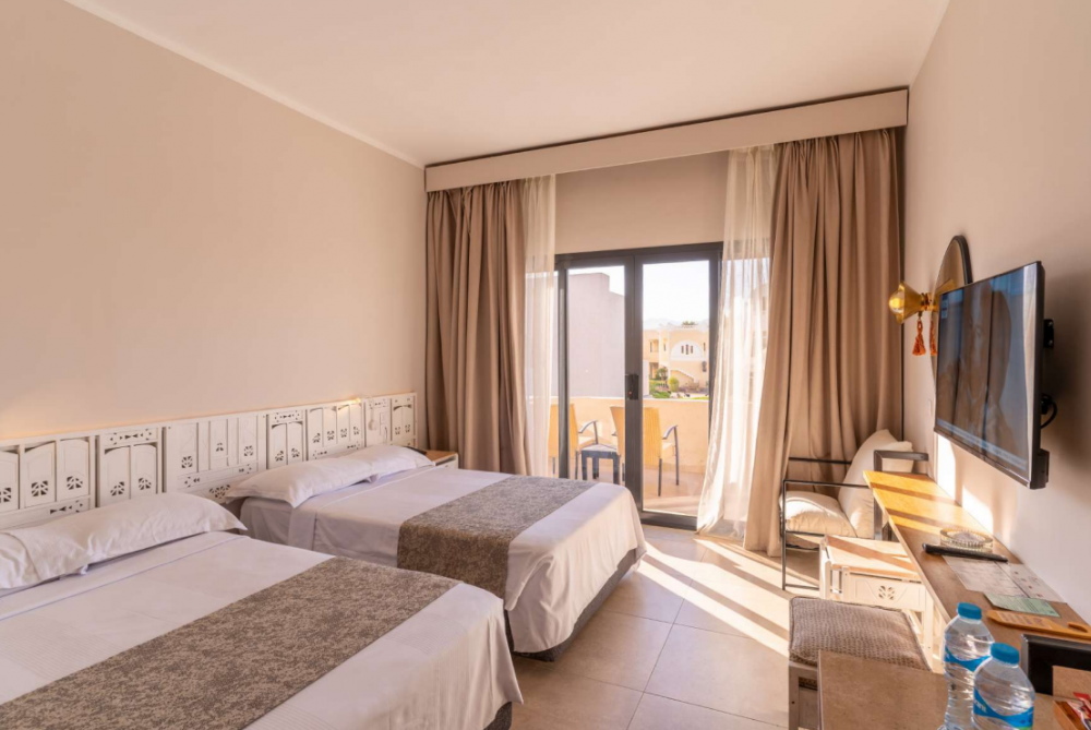 Superior, Faraana Reef 4*