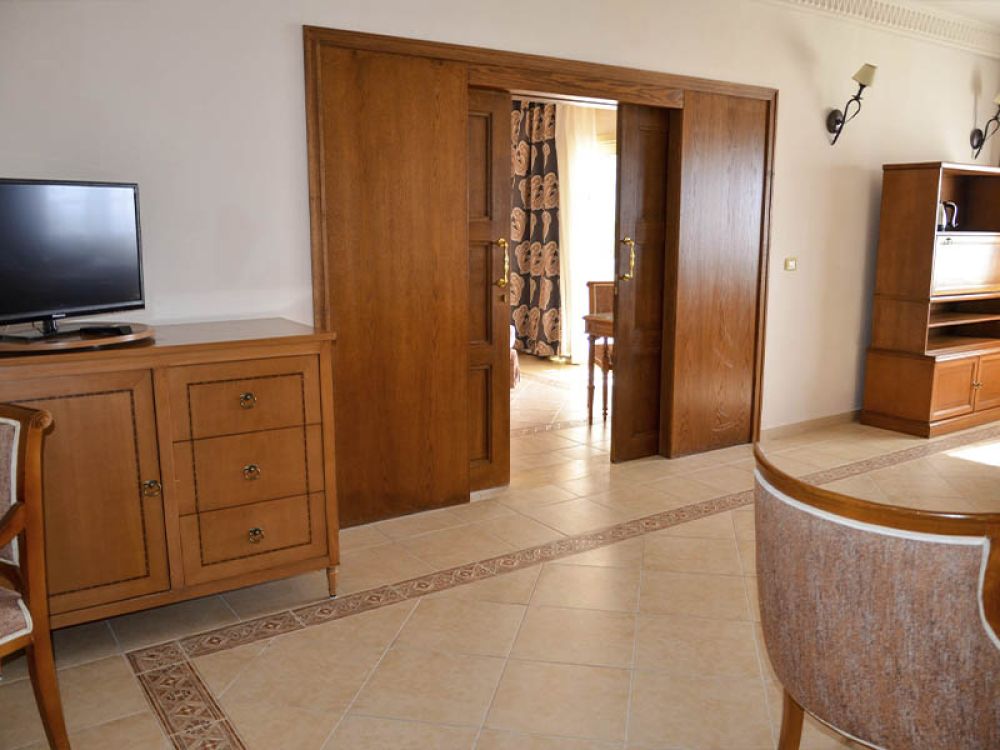 Suite, Continental Plaza Beach 4*