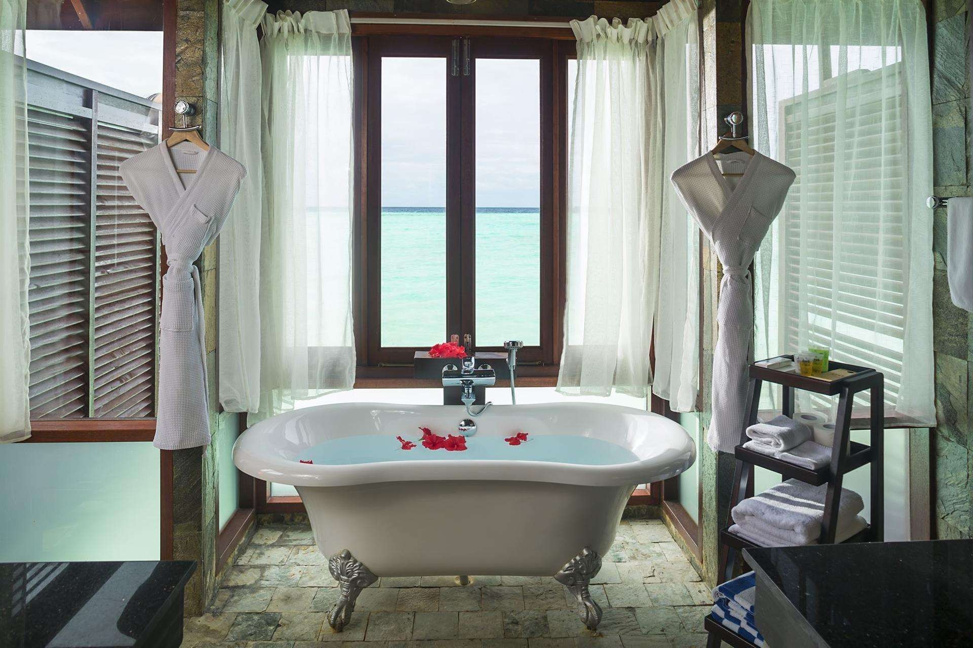 Deluxe Water Villa, Sun Siyam Olhuveli Beach (ex. Olhuveli Beach & Spa Resort) 4*