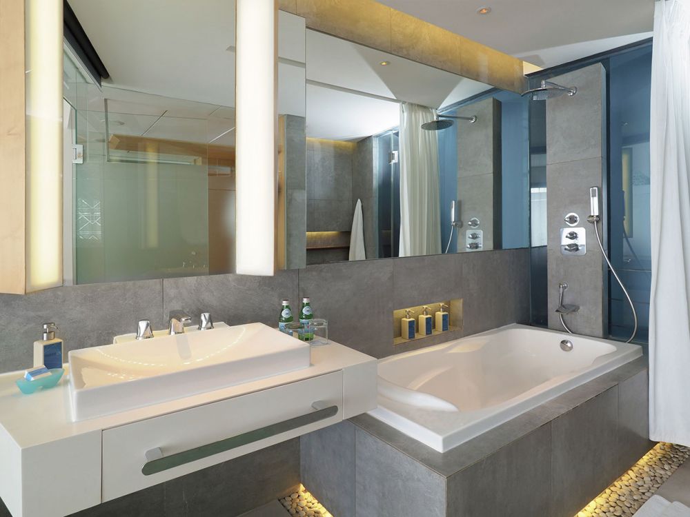 Deluxe Jacuzzi, IZE Seminyak 4*