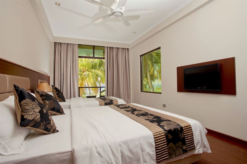 Deluxe Triple Room with Balcony and Sea View, Kaani Beach Hotel 1*