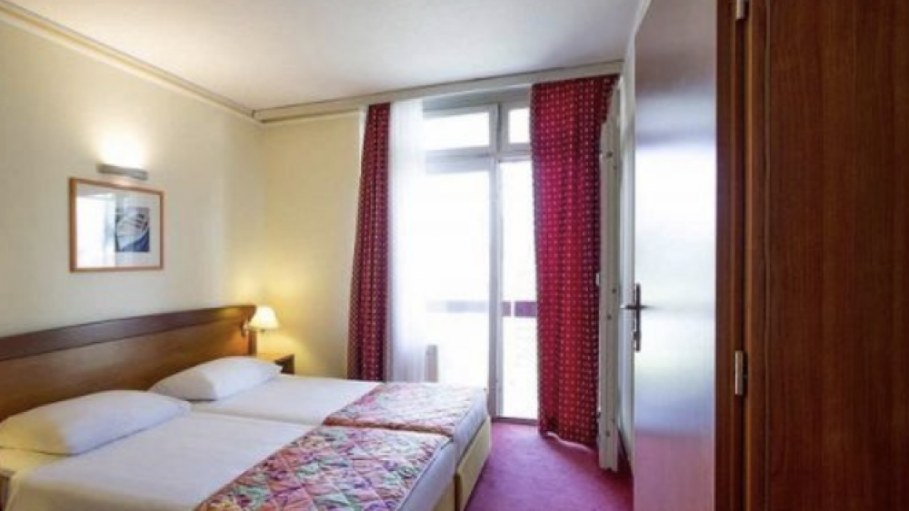 Two Twin Room with Connecting Door, Hotel Niko 3*