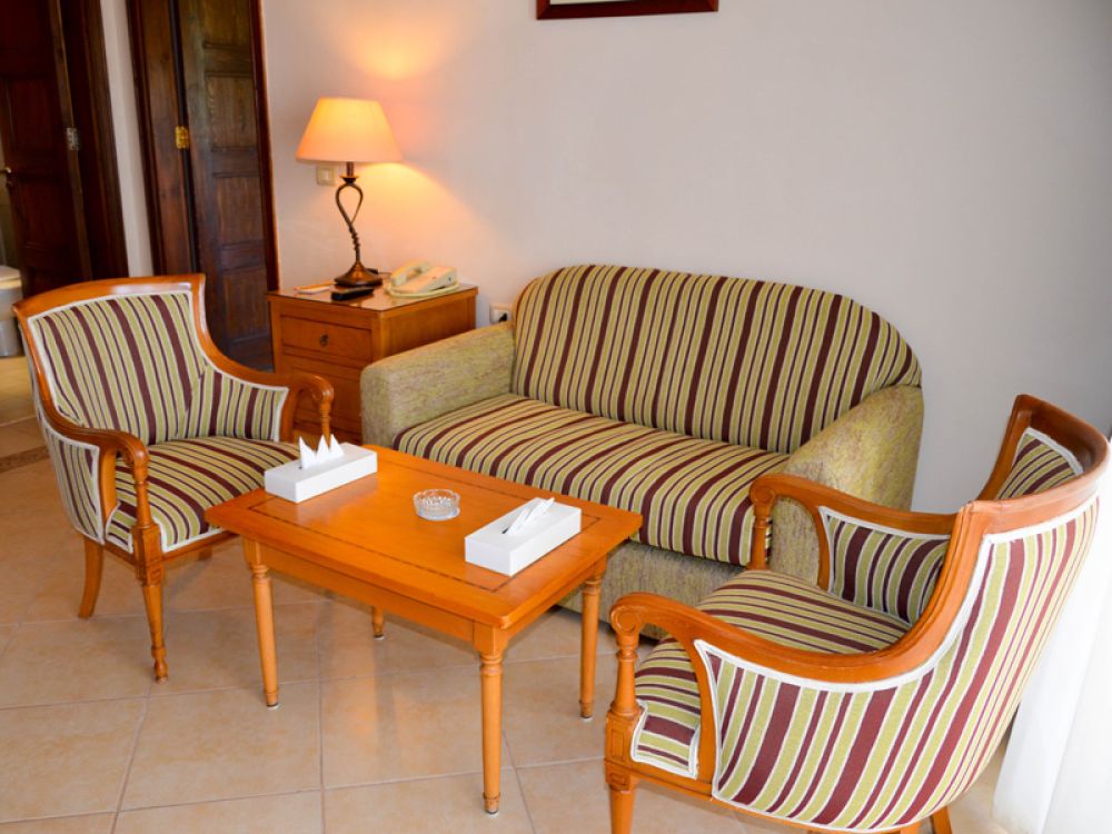 Family Room, Continental Plaza Beach 4*