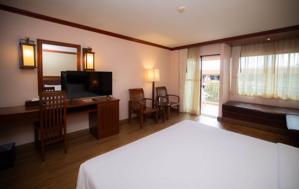 Premium Pool View, Baumanburi Hotel 3*