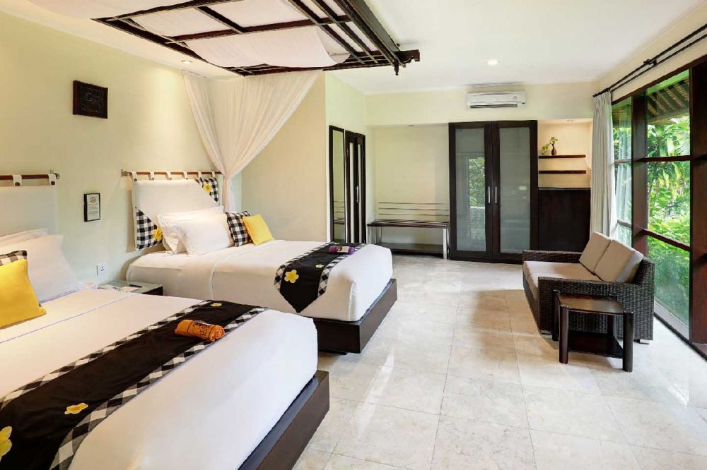 Deluxe Beach Bungalow, Legian Beach Hotel 4*