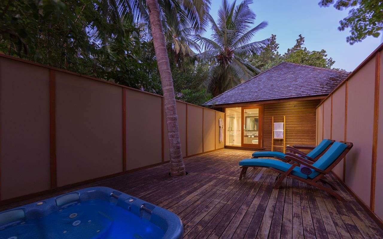 Jacuzzi Beach Villa, Veligandu Island Resort 4*