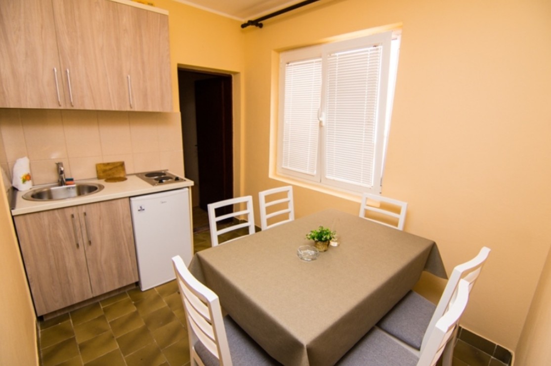 Apartment 04, Nedovic 3*