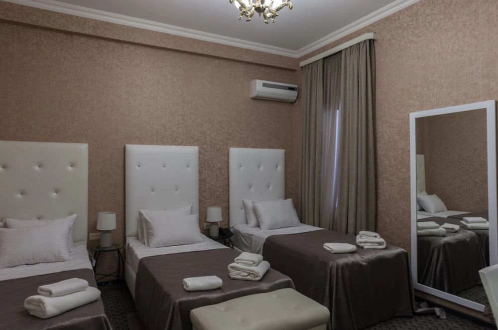 Triple Room, Piazza Tbilisi 3*