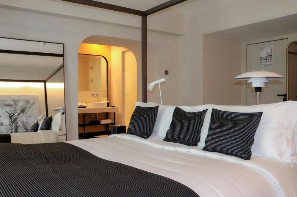 Standard King, Monograph At Freedom Square 5*