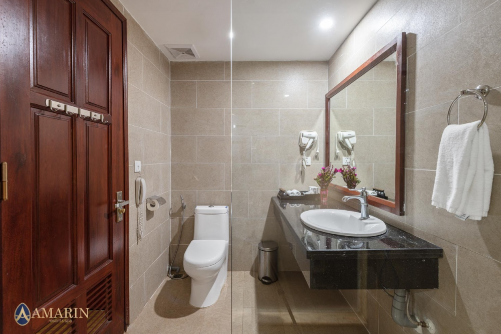 Deluxe Hill View/Ocean View with Balcony, Amarin Resort & Spa Phu Quoc 4*