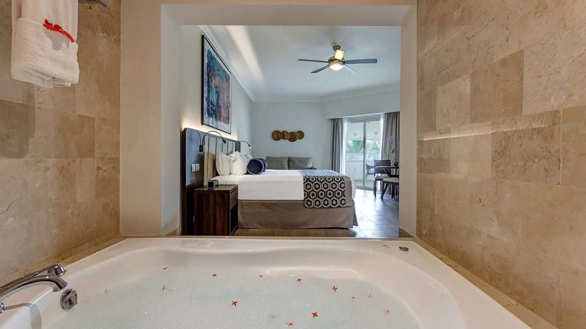 Luxury Jacuzzi Junior Suite Diamond Club, Royalton Splash Punta Cana 5*