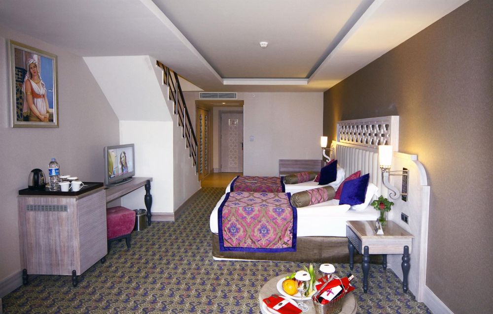 Family Dublex Room, Royal Alhambra Palace 5*