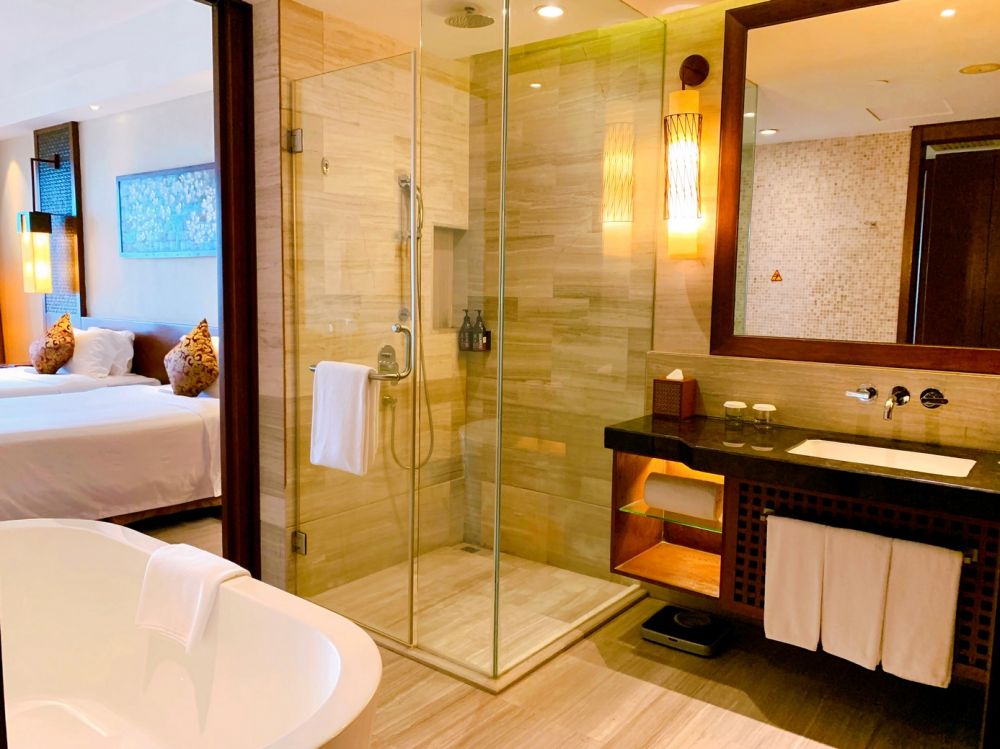 Premier City/Garden/Ocean View, Crowne Plaza Danang 5*