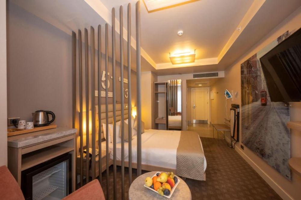 Superior Room, The Peak Hotel 4*