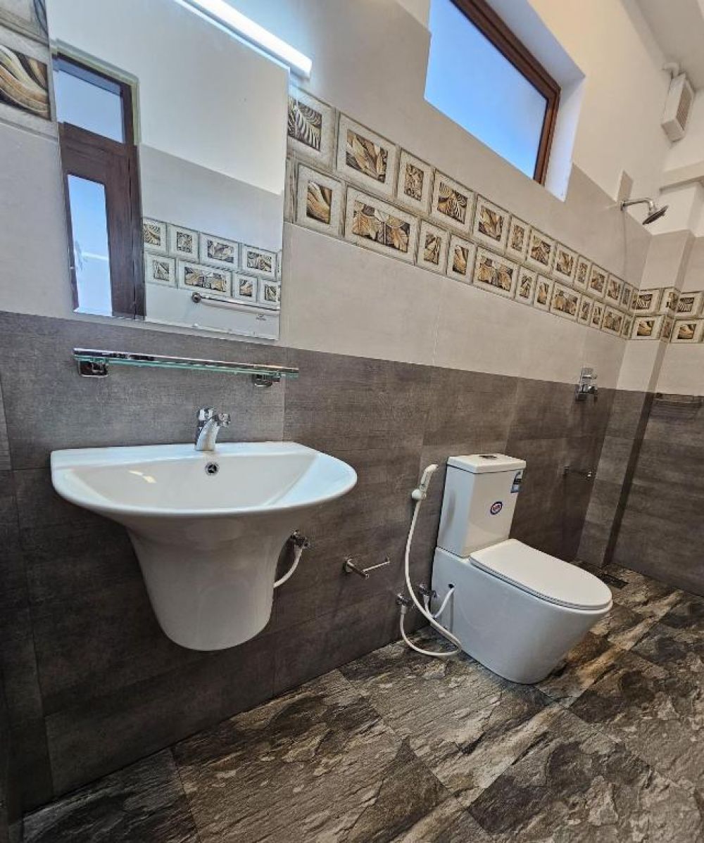 Deluxe Room Double/Twin Balcony (Second Floor), Sailors Mirissa 3*