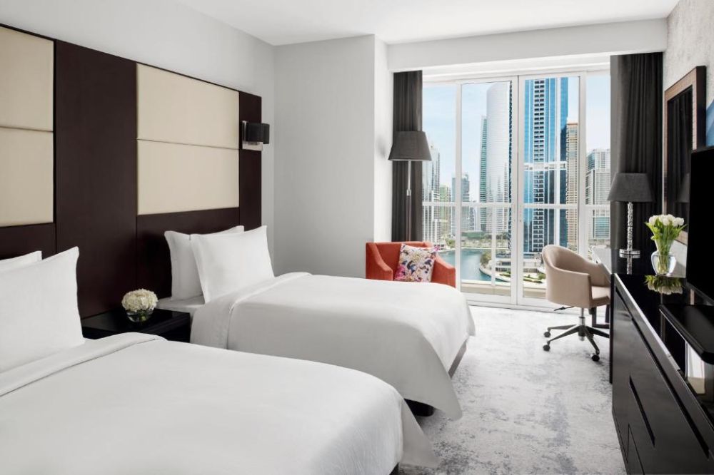 Superior Lakes View, Movenpick Hotel Jumeirah Lakes Towers 5*