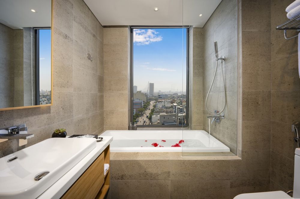 Deluxe with Bathtub City View, Estrella Boutique Hotel 3*
