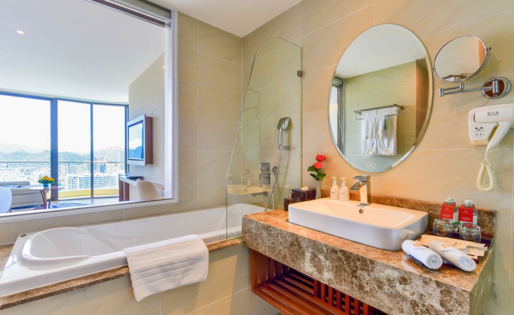 Grand Deluxe Balcony Partial Sea View, Regalia Gold Hotel Nha Trang 5*