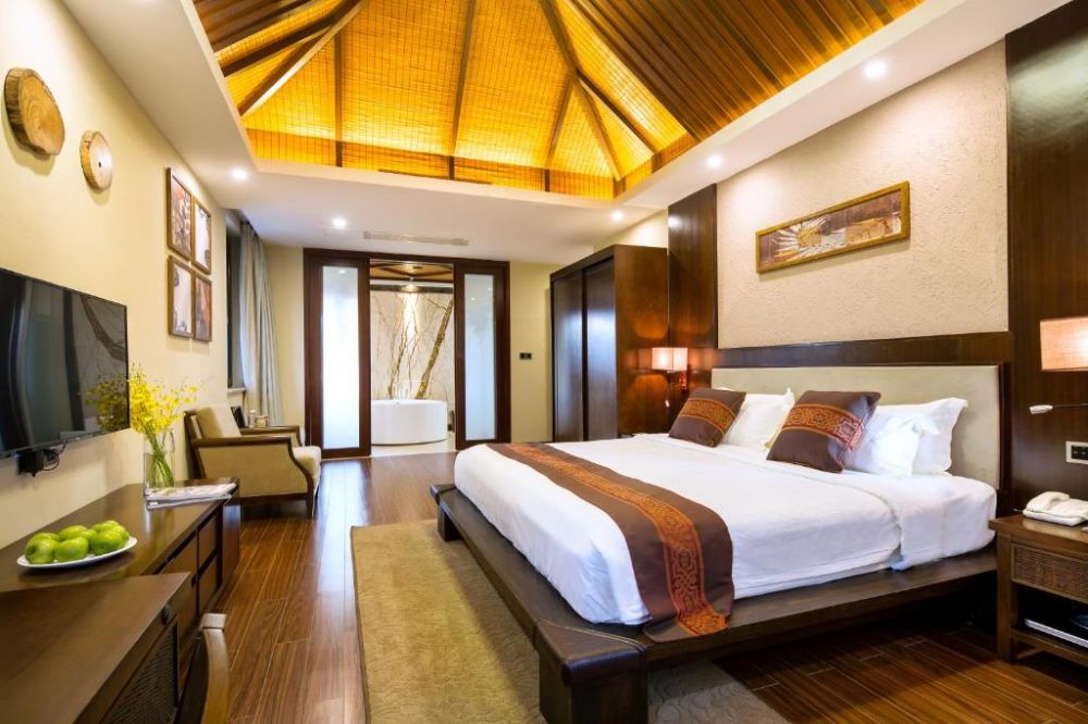 6 Bedrooms Villa, Yalong Bay Villas & Spa 5*