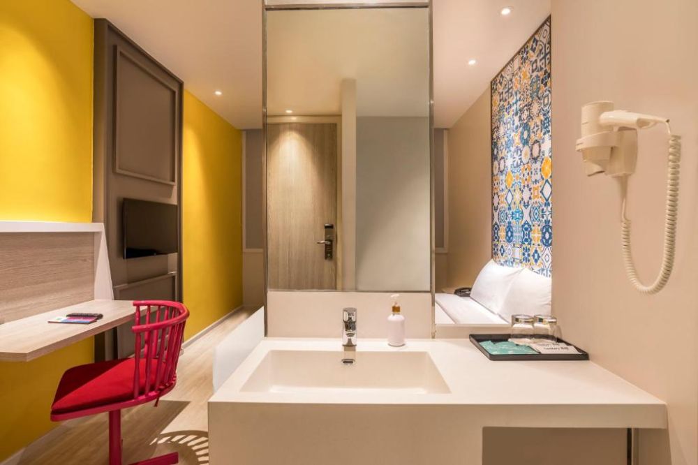 Standard, Ibis Styles Phuket City Hotel 3*