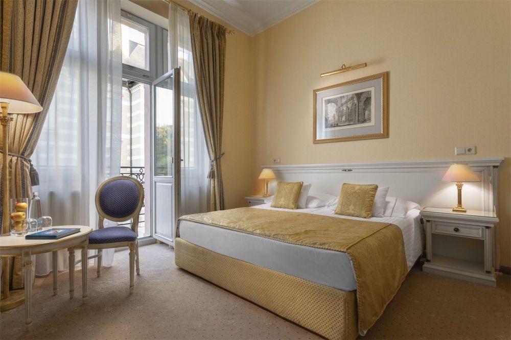 Double Standard/ With Balcony, Savoy Westend 5*