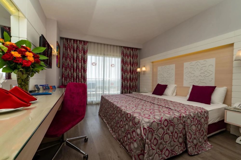 Family Room LV/SV, Sunmelia Beach 5*