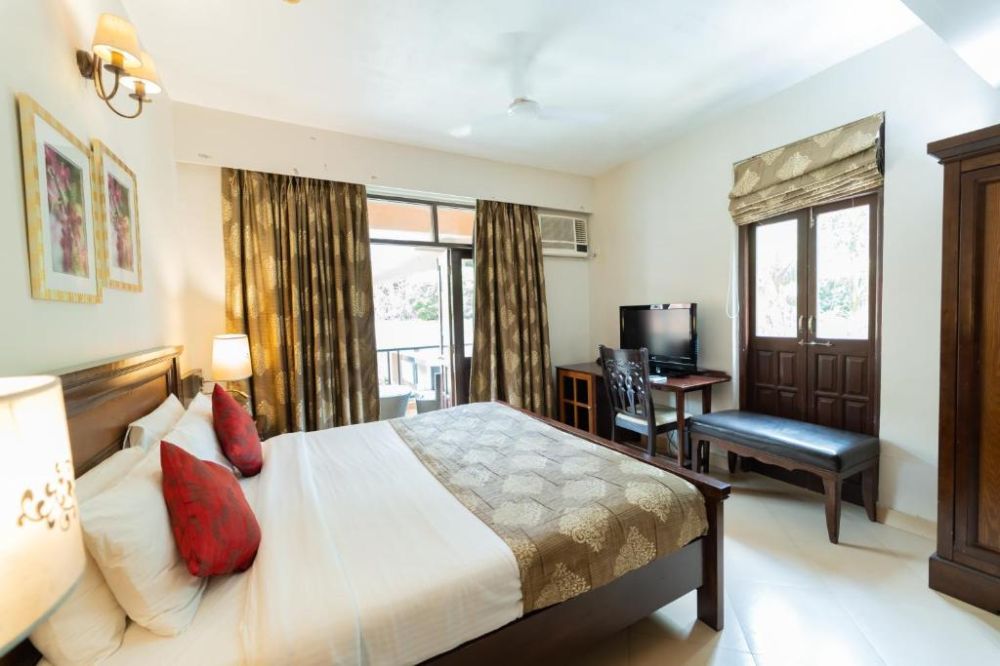 Family Suite AC, Neelams The Grand 4*